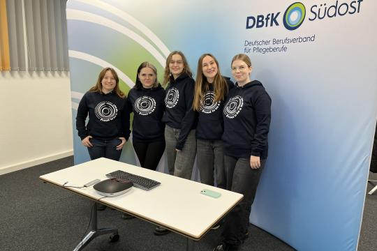Online-Kongress der AG Junge Pflege im DBfK Südost mit (v. l.): Sarah Winter, Anna Rosendahl, Sara Moranjkic, Tanja Gebauer und Marie Ullbrich.