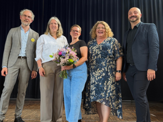 Für den DBfK Nordwest war Geschäftsführerin Sandra Mehmecke (2. v. r.) vor Ort. Robert Bitterlich (1. v. r.) stellte in einem Vortrag den Beitrag des DBfK und der Agnes Karll Gesellschaft an der Entwicklung von CHN in Deutschland dar. Außerdem dabei: Prof. Dr. Thomas Fischer, Prof. Dr. Kirsten Kopke und Prof. Dr. Nina Fleischmann (v. l. n. r.).