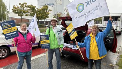 DBfK-Vertreter:innen bei einer Protestaktion in Kiel am 24.09.2026