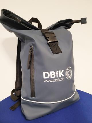 Den DBfK-Rolltop-Rucksack erhalten Mitglieder, die ein Neumitglied werben, als Dankeschön.