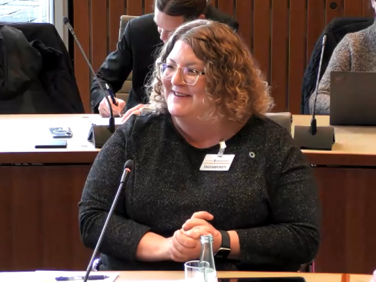 Medienkompetenz in der Pflege: Sandra Mehmecke betont die Bildungsverantwortung der Unternehmen